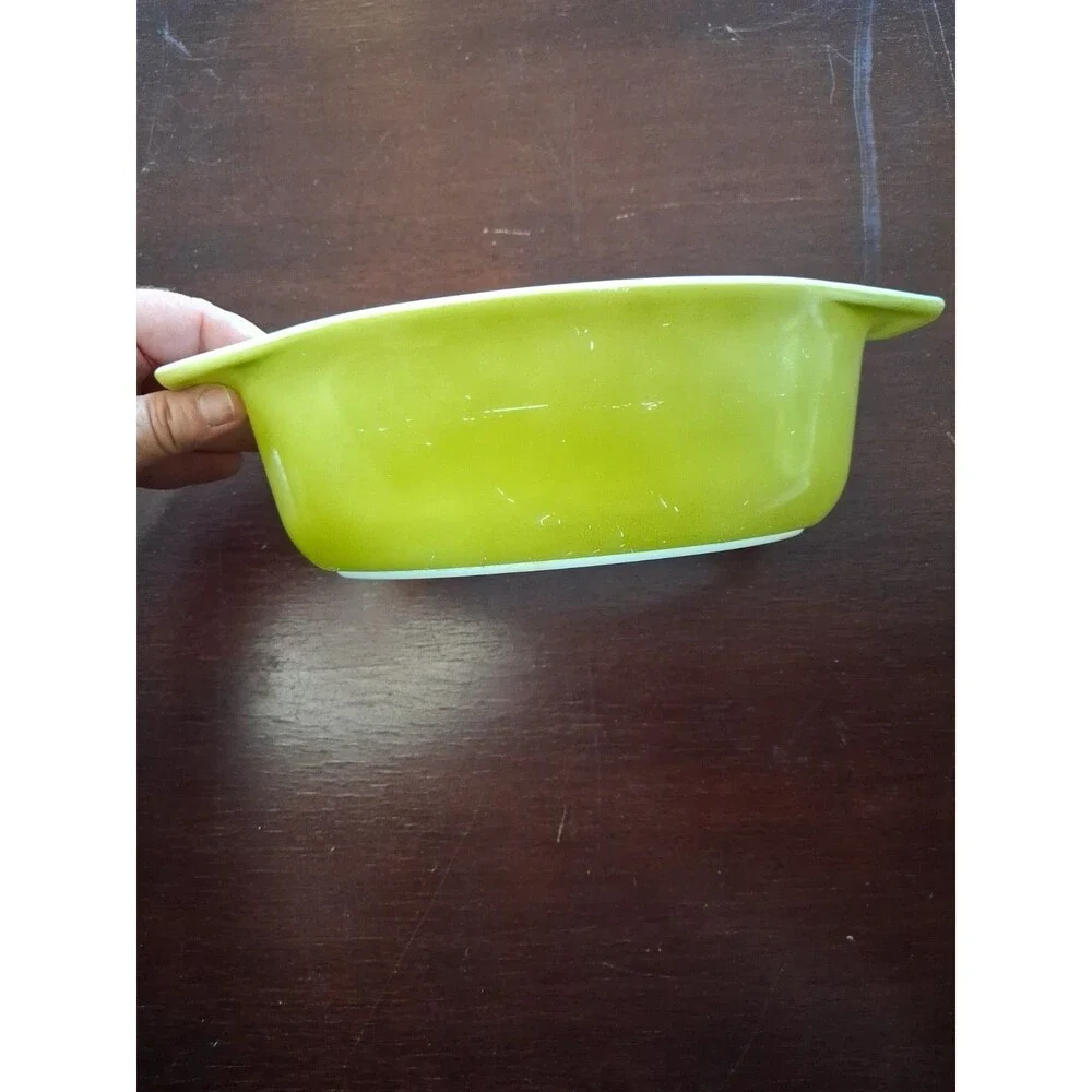 PYREX Oval Casserole  1-1/2 qt Avocado